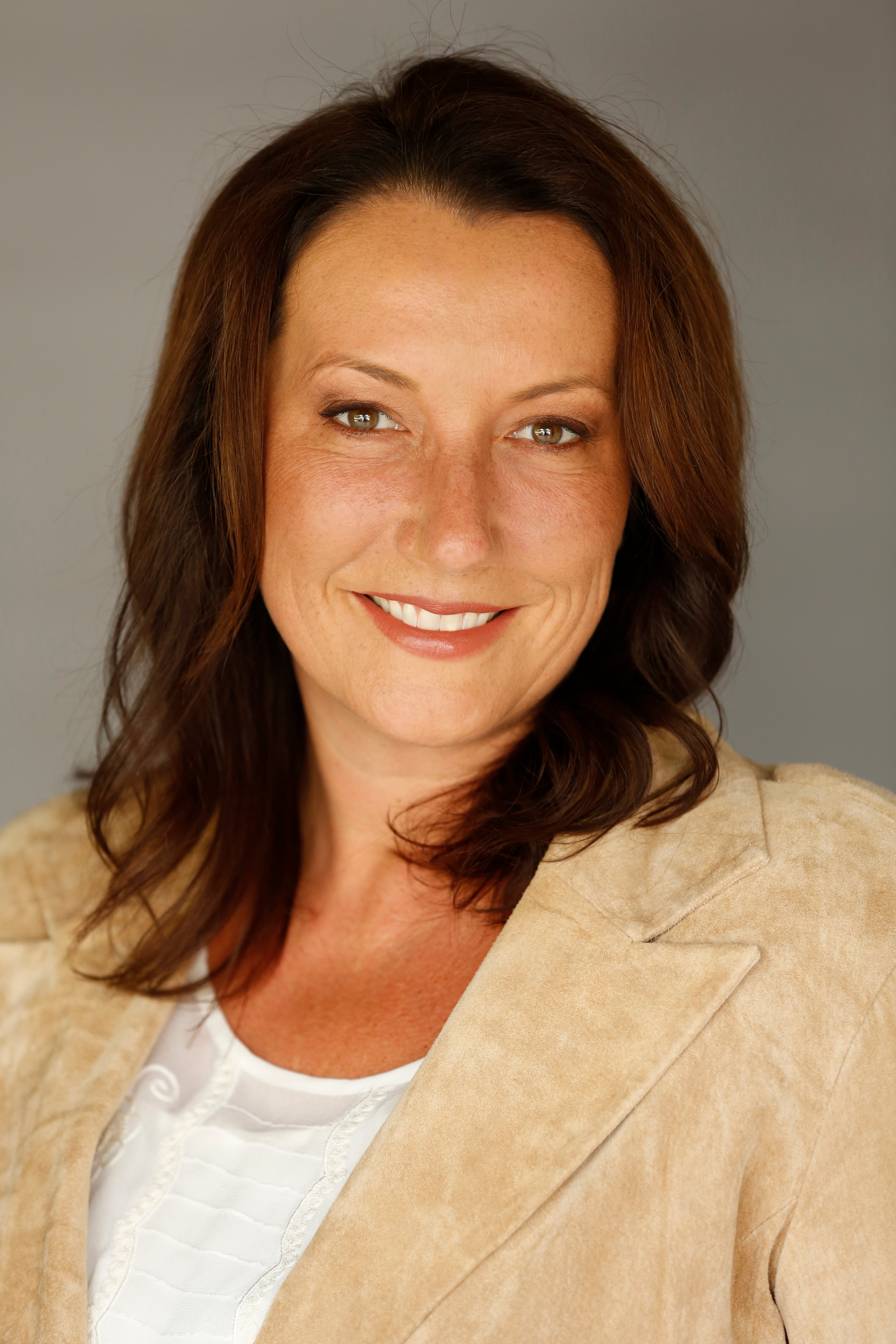 Angie Headshot 1